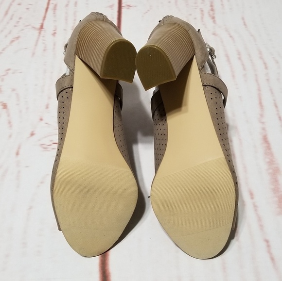 Madden NYC Bryin Taupe Women's Booties - Picture 6 of 8